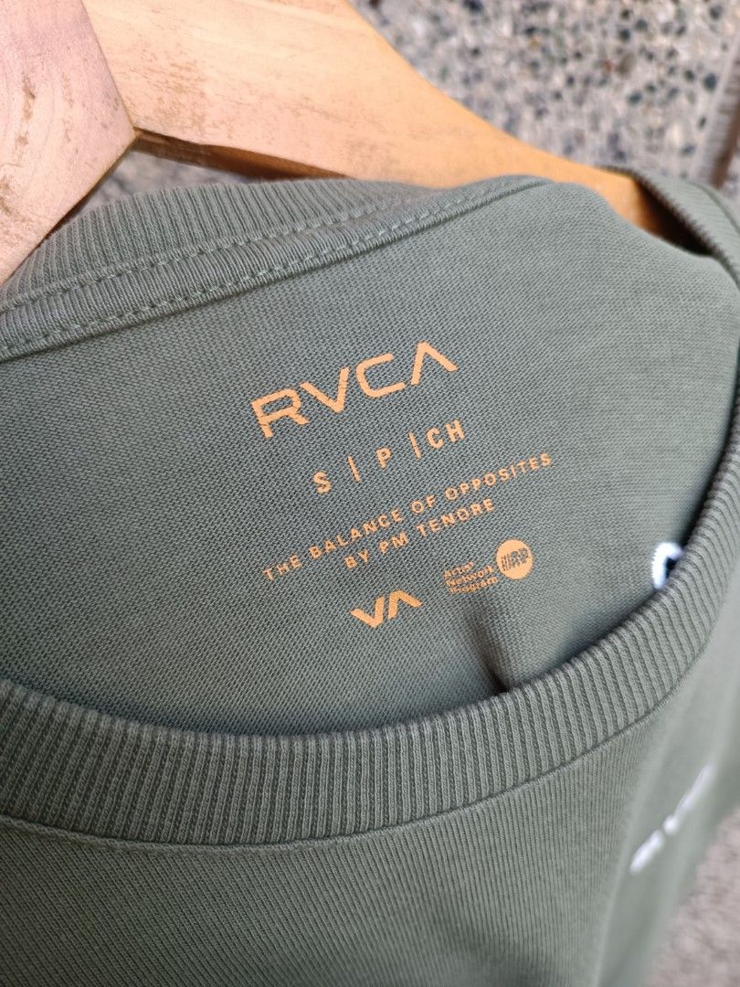 RVCA SPELL OUT TEE (Category: Activewear) located in Davao. Submitted by st333tcartel (Listing ID 1455179199, Image 3). Description: Small Length 26 Width 22.