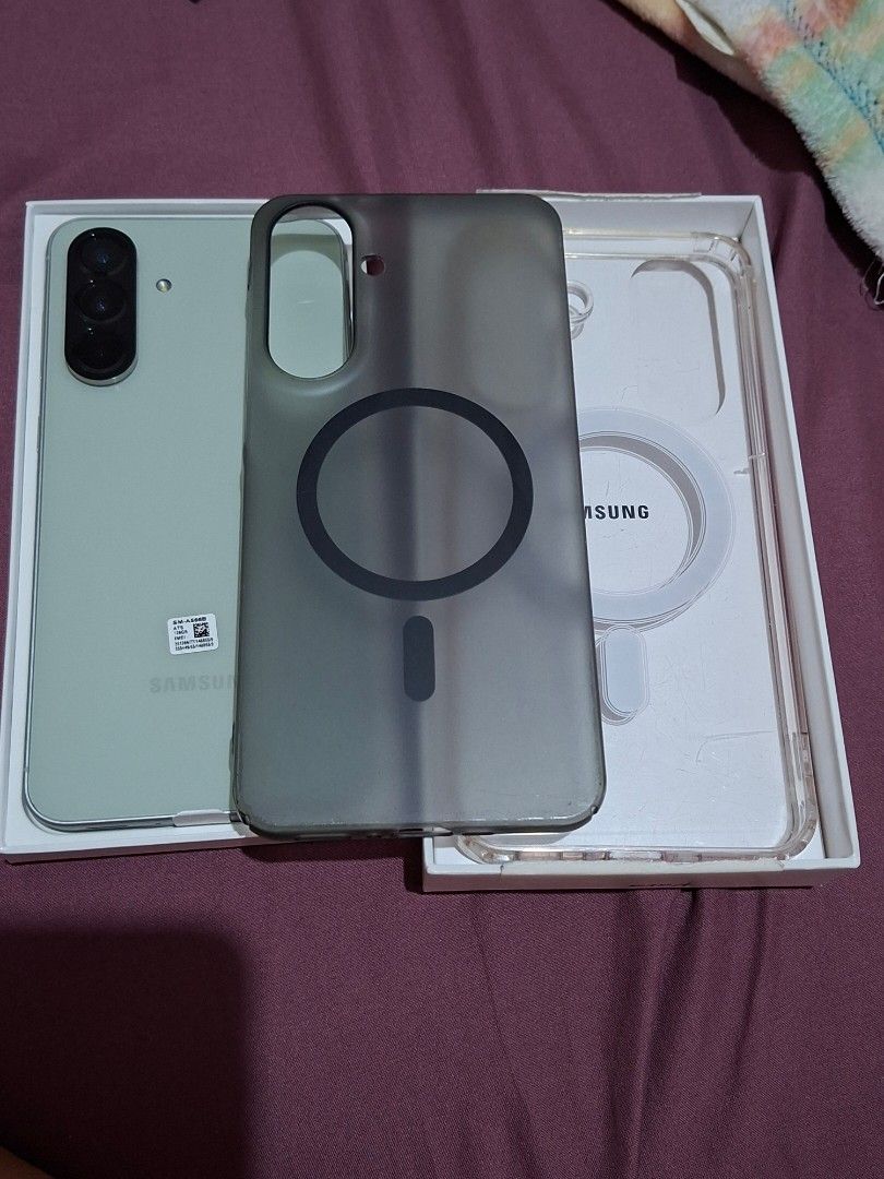 SAMSUNG A56 5G (Category: Samsung) located in Makati City. Submitted by keannaalinea-45102 (Listing ID 1455292821, Image 1). Description: SAMSUNG A56 5G 128GB OLIVE GREEN Australian variant -Unit -Box -2 phone case No dent, and no scratch at all, used only for 3months. yung basag is protector screen lang. Can do meet up in Circuit Makati, check all you want. 15,000 .