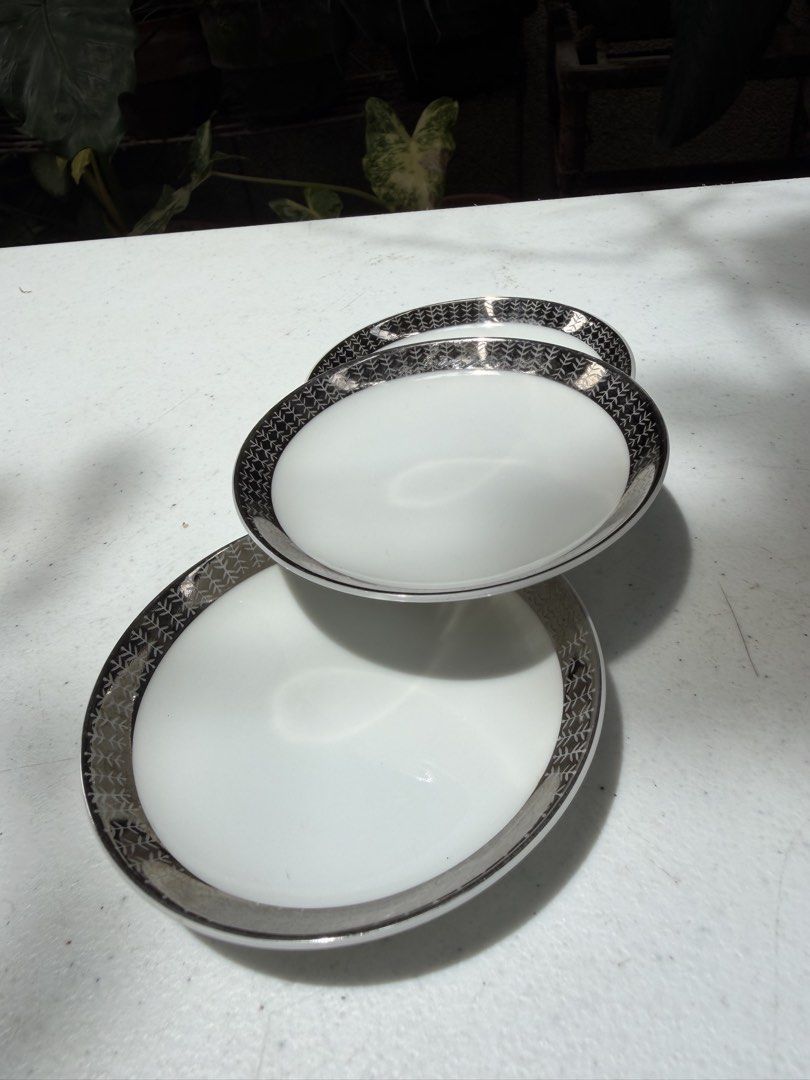 Silver gilt Arita soy dish (Category: Dinnerware & Cutlery) located in Davao. Submitted by parteawares2 (Listing ID 1455154307, Image 1). Description: Arita is a world known makers of china ware , china ware meaning porcelain , bone china dishes and the like . Made in Japan heavy silver gilt to theme in your gorgeous dishes . You may use this as an appetizer or candy dish too.