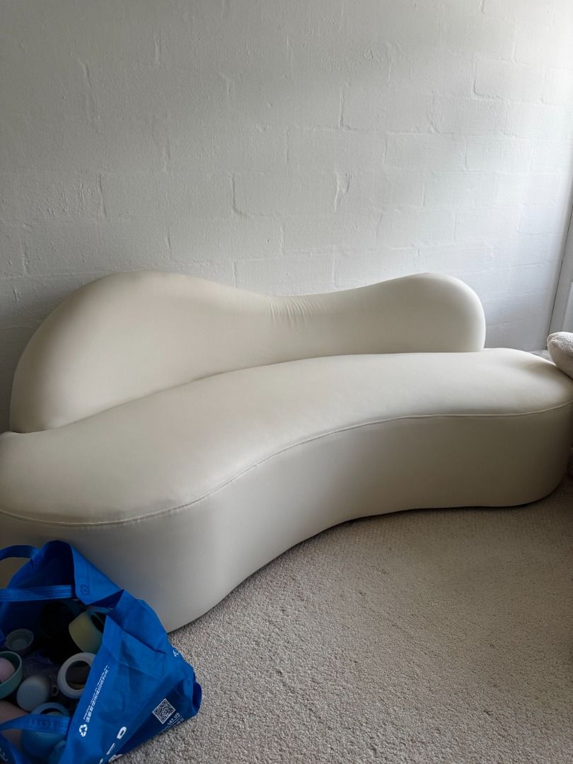 Sofa (Category: Sofas) located in Singapore. Submitted by oinkoinksg (Listing ID 1455215905, Image 3). Description: Size dimension is in the second picture Bought from china, MSRP at $400+, still very new with no flaws! Your gain, my loss changing to sofa bed which is why I am selling this at a loss! Please arrange your own lalamove or self-collect at hougang!.