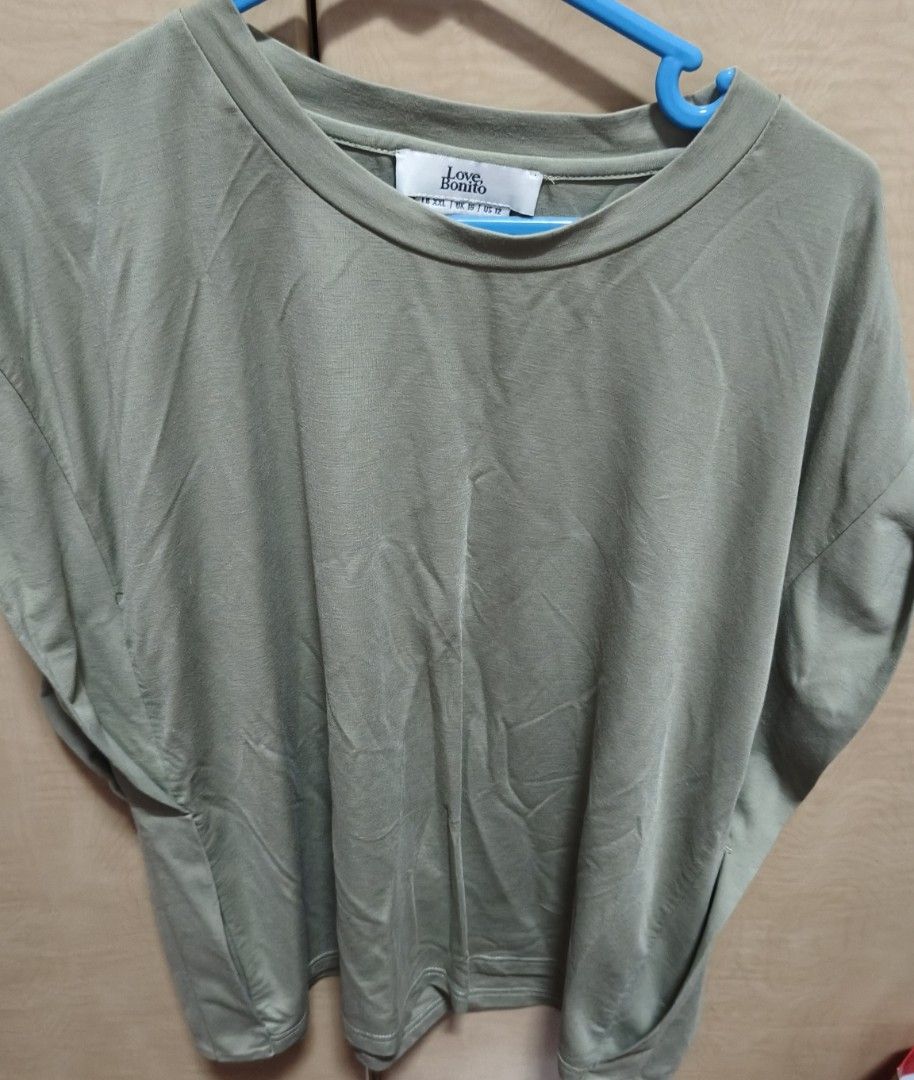 Solid Top (Category: Other Tops) located in Singapore. Submitted by argmc (Listing ID 1455269013, Image 1). Description: - Brand: Love Bonito - Type: Solid Top - Size: XXL (UK 16 / US 12 / EU 44) - Colour: Olive Green - Condition: Excellent - Features: Comfortable, relaxed fit, soft material - Meetup available at Clementi MRT.