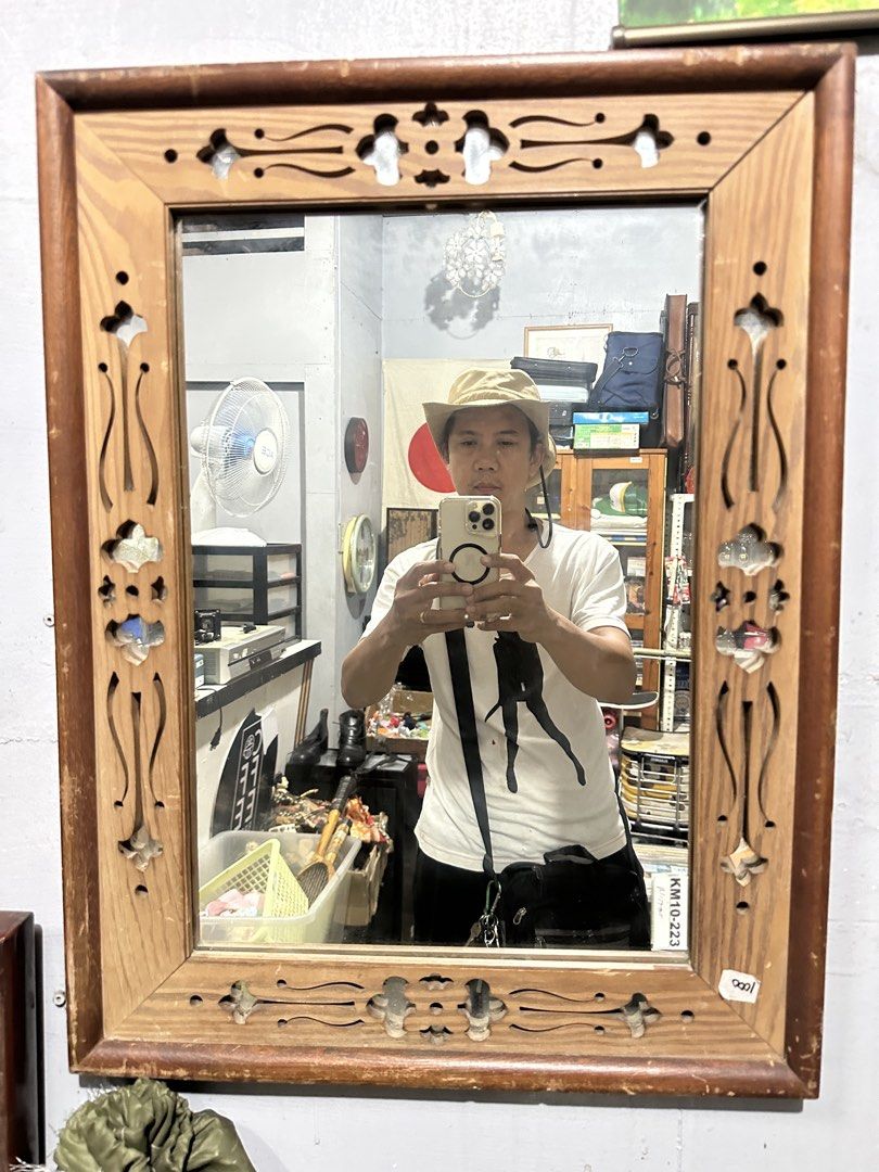 Solid Wood Hang Mirror 19x25 inches (Category: Mirrors) located in Rodriguez. Submitted by pwestoonlinestore (Listing ID 1455228698, Image 1). Description: .