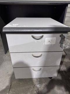 (Category: ) located in . Submitted by furniture.singapore (Listing ID 1455189408, Image 1). Description: .