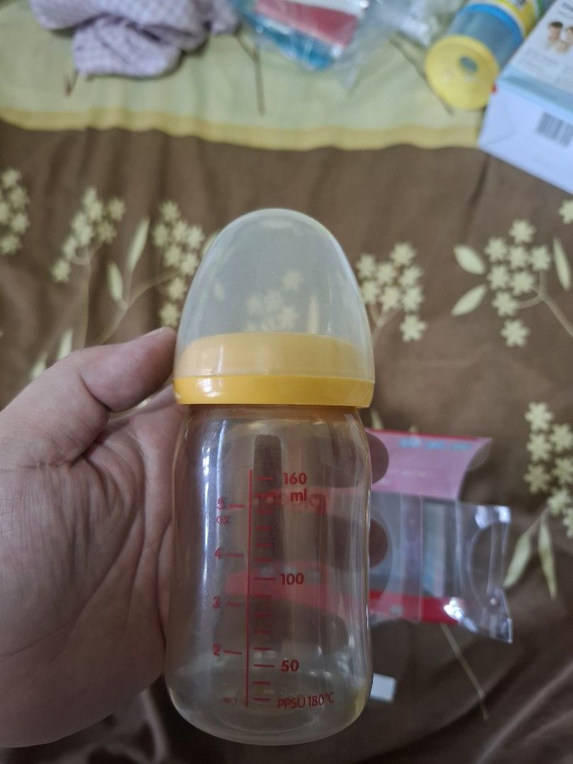 TAKE ALL Pigeon Special Bottle Pack - 160ml (Category: Breastfeeding & Bottle Feeding) located in Davao. Submitted by skyefinds (Listing ID 1455207117, Image 3). Description: - Used like new no nipples - Pigeon 240ml bottle pack - Designed for baby's natural sucking motion - Clear bottles with measurement markings - Features a yellow collar and clear nipple cover - Ideal for feeding your little one.