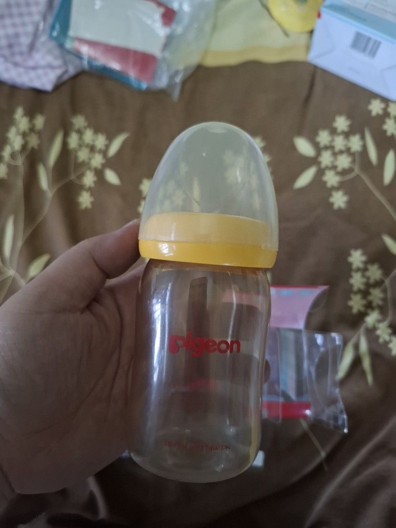 TAKE ALL Pigeon Special Bottle Pack - 160ml (Category: Breastfeeding & Bottle Feeding) located in Davao. Submitted by skyefinds (Listing ID 1455207117, Image 2). Description: - Used like new no nipples - Pigeon 240ml bottle pack - Designed for baby's natural sucking motion - Clear bottles with measurement markings - Features a yellow collar and clear nipple cover - Ideal for feeding your little one.