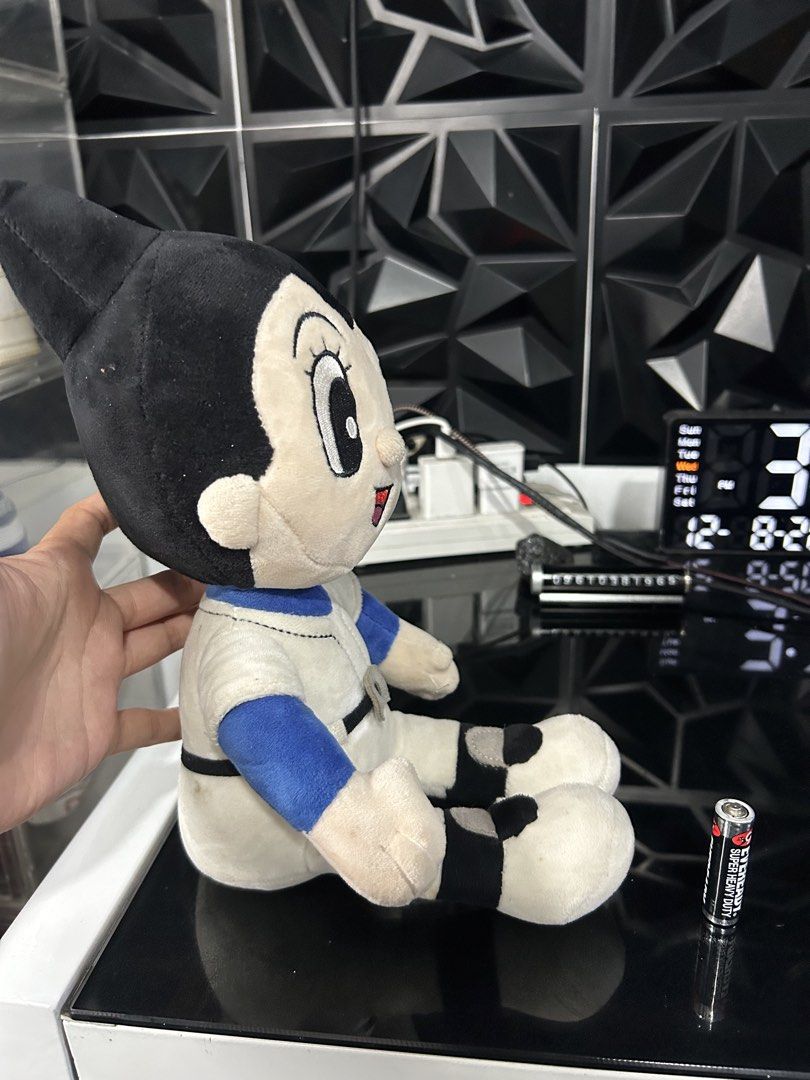 Tezuka Production Astroboy in Baseball Uniform Plush 12” (Category: Plushies & Soft Toys) located in General Trias. Submitted by aprilocampo0412 (Listing ID 1455207513, Image 2). Description: Tezuka Production Astroboy in Baseball Uniform Plush 12” Good condition, mabigat, needs cleaning white kasi sya 650 Loc Tanza Cavite.