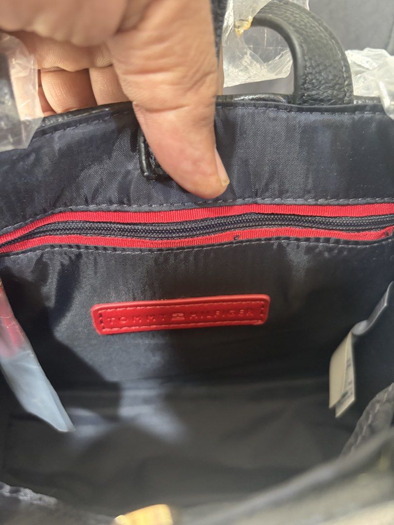 Tommy Hilfiger leather small tote bag (Category: Tote Bags) located in Pinamalayan. Submitted by danilotubero08 (Listing ID 1455162243, Image 3). Description: Tommy Hilfiger leather small tote bag for women bnew authentic from US.