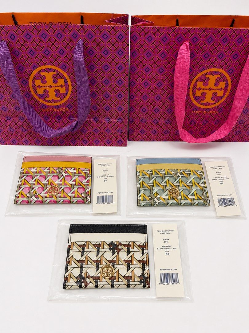 Tory burch card wallet (Category: Wallets & Card holders) located in Lucena. Submitted by carlie06 (Listing ID 1454705362, Image 2). Description: Brand new .