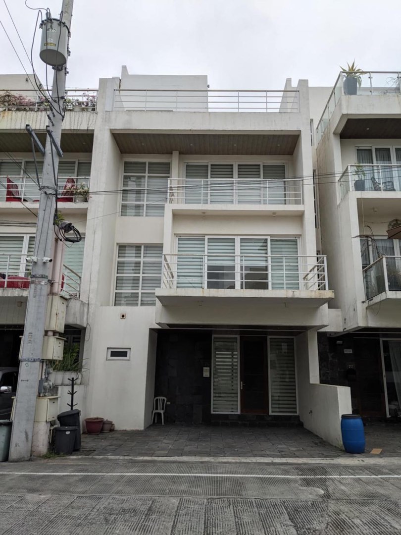 (Category: ) located in . Submitted by alyaranon (Listing ID 1455309924, Image 1). Description: .