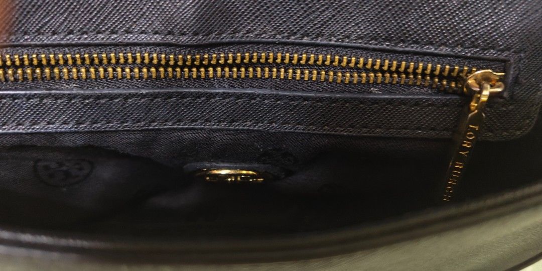 Towri sapiano leather sling bag (Category: Announcements) located in Davao. Submitted by zinbad (Listing ID 1455274874, Image 3). Description: Mode of payment:Gcash or BDO banks Shipping fee c/o buyer Kindly message us for any inquiries Please expect signs of use as this is a preloved bag with signs of use hardware. Disclaimer:We are not associated or affiliated with any brand posted. All trademarks and copyrights reserved to the original brand h