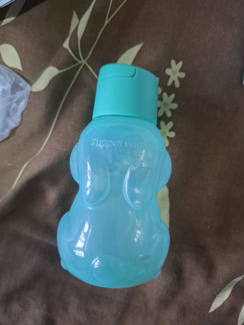 Tupperware Kids Animal Water Bottle (Category: Water Bottles & Tumblers) located in Davao. Submitted by skyefinds (Listing ID 1455202655, Image 2). Description: - Cute Tupperware animal-shaped water bottle - Perfect for kids' lunchboxes and school bags - Easy flip-top lid for simple opening and closing - Bright teal color - Ideal for staying hydrated anywhere.