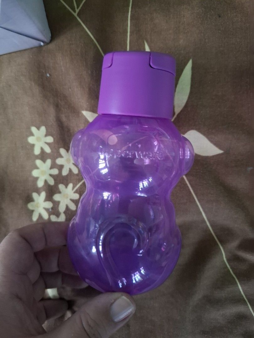 Tupperware Kids Eco Bottle Bunny Purple (Category: Water Bottles & Tumblers) located in Davao. Submitted by skyefinds (Listing ID 1455203077, Image 2). Description: - Adorable purple bunny design, perfect for kids! - Genuine Tupperware quality for durability. - Features a convenient flip-top lid for easy sipping. - Ideal for school, picnics, and everyday adventures. - Child-friendly and easy for little hands to carry..
