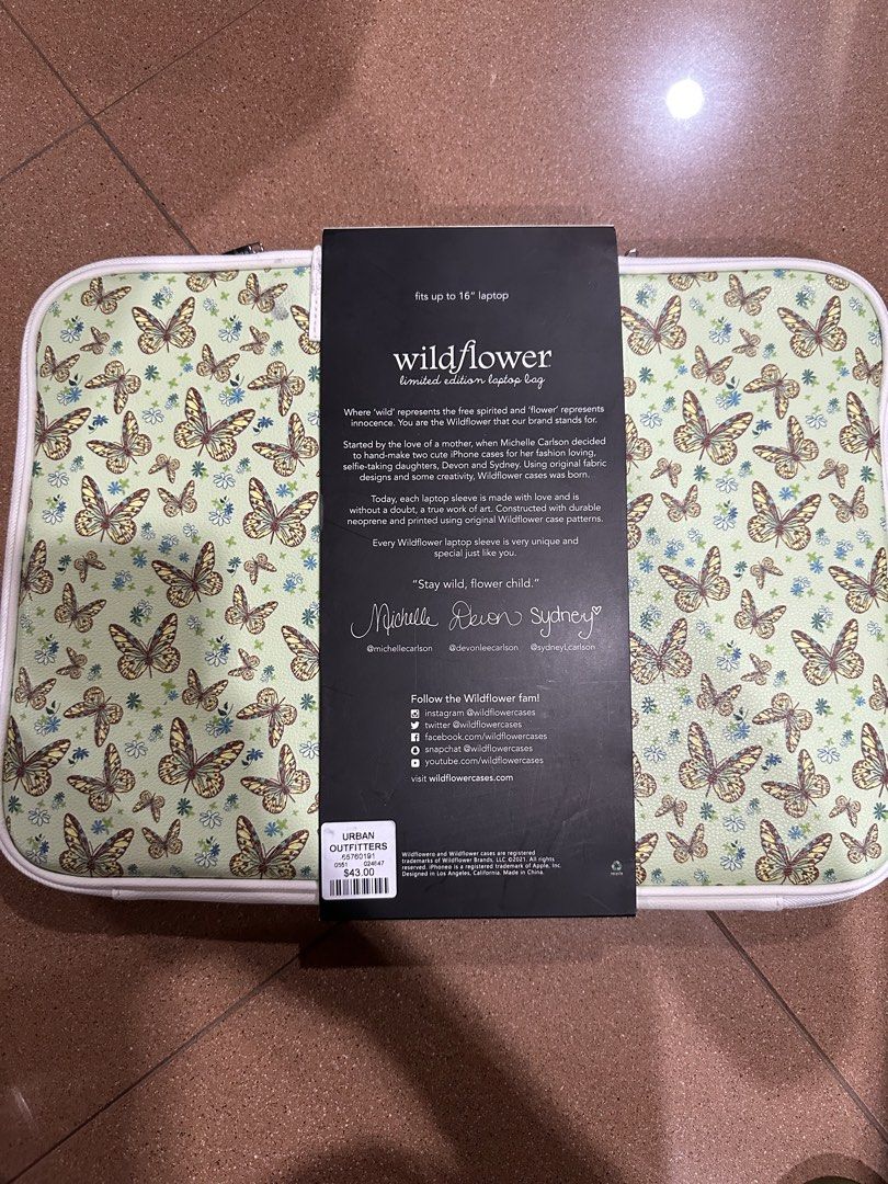 Urban outfitters laptop case (Category: Cases & Sleeves) located in Quezon City. Submitted by mellym00 (Listing ID 1455290238, Image 2). Description: Brand new with slight marking, did not try to remove .