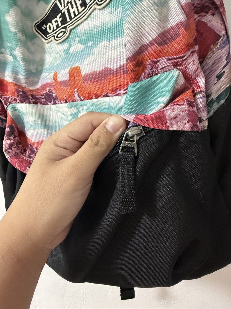 Vans Backpack (Authentic) (Category: Backpacks) located in Marikina City. Submitted by kvlt000 (Listing ID 1455249650, Image 3). Description: Selling my Vans backpack..natambak lang, hindi na nagamit. .