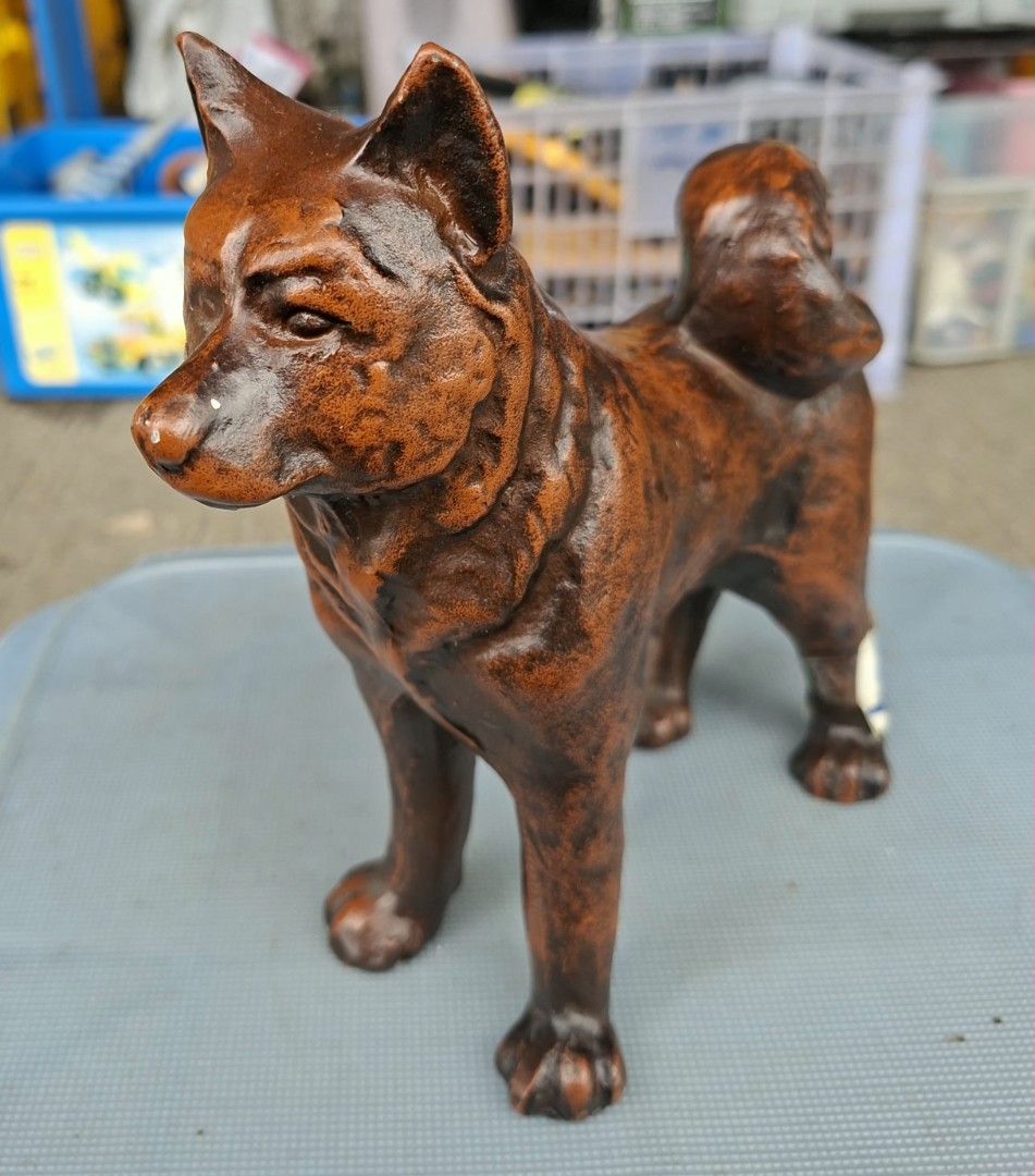 Vintage Brown Dog Figurine Statue (Category: Figurines & Statues) located in Manila. Submitted by glydelmalu86312 (Listing ID 1455168052, Image 1). Description: Japanese Lucky Dog figurine Materials: Metal ✅️Vintage-inspired dog design ✅️Bring good vibes and vintage charm to your home ✅️Perfect for home display, decor and collecting ✅️Symbolizes Good luck and Prosperity ✅️Great gift idea for dog lovers and vintage enthusiasts PM for interested❗️❗