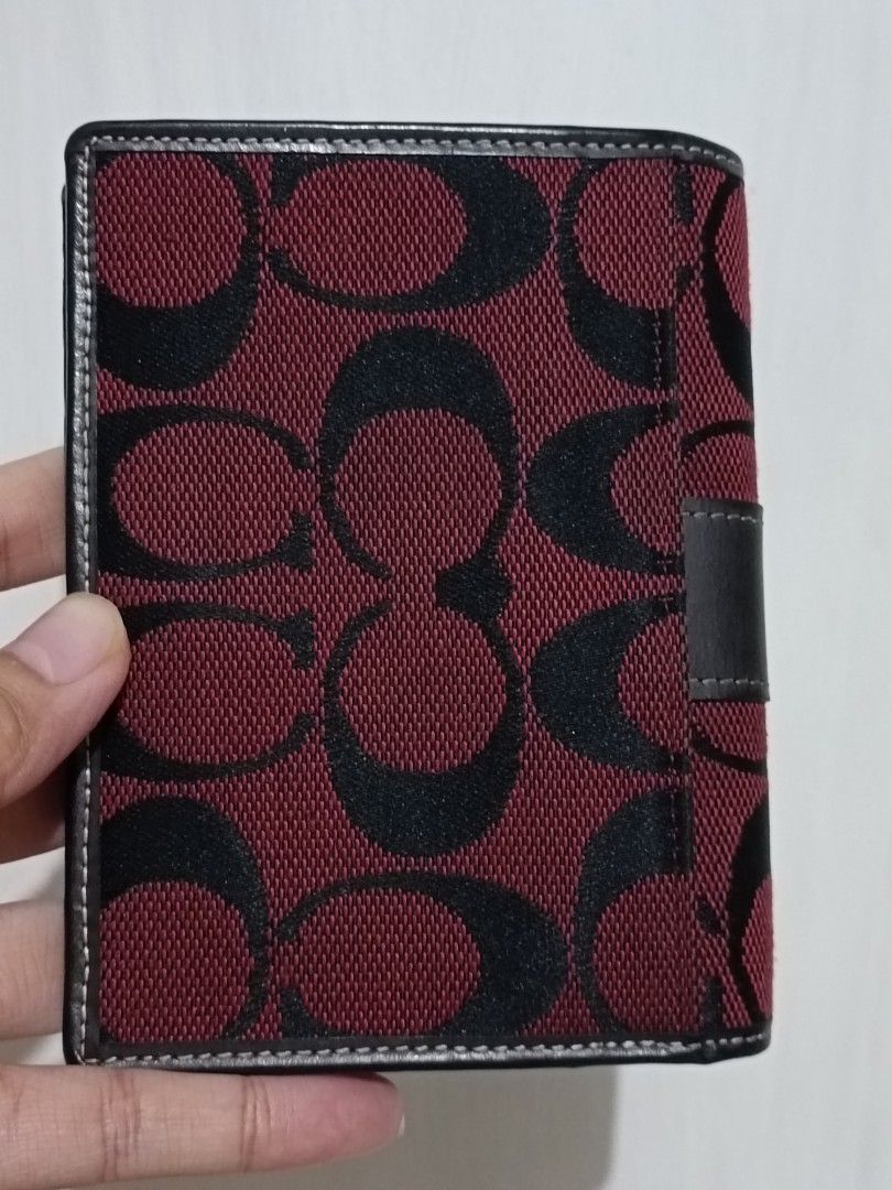 Vintage Coach Hampton Signature Monogram Compact Wallet (Category: Luxury Bags & Wallets) located in Pasig City. Submitted by charmillee (Listing ID 1455310814, Image 2). Description: Color: bordeaux/burgundy and dark brown Authentic, Japan-sourced.