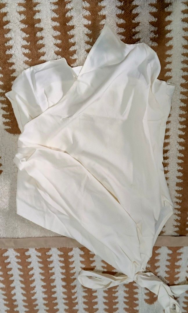 White formal coordinate (Category: Sets or Coordinates) located in Caloocan City. Submitted by swiftearth_9e6540 (Listing ID 1455186457, Image 3). Description: brand new White formal attire.
