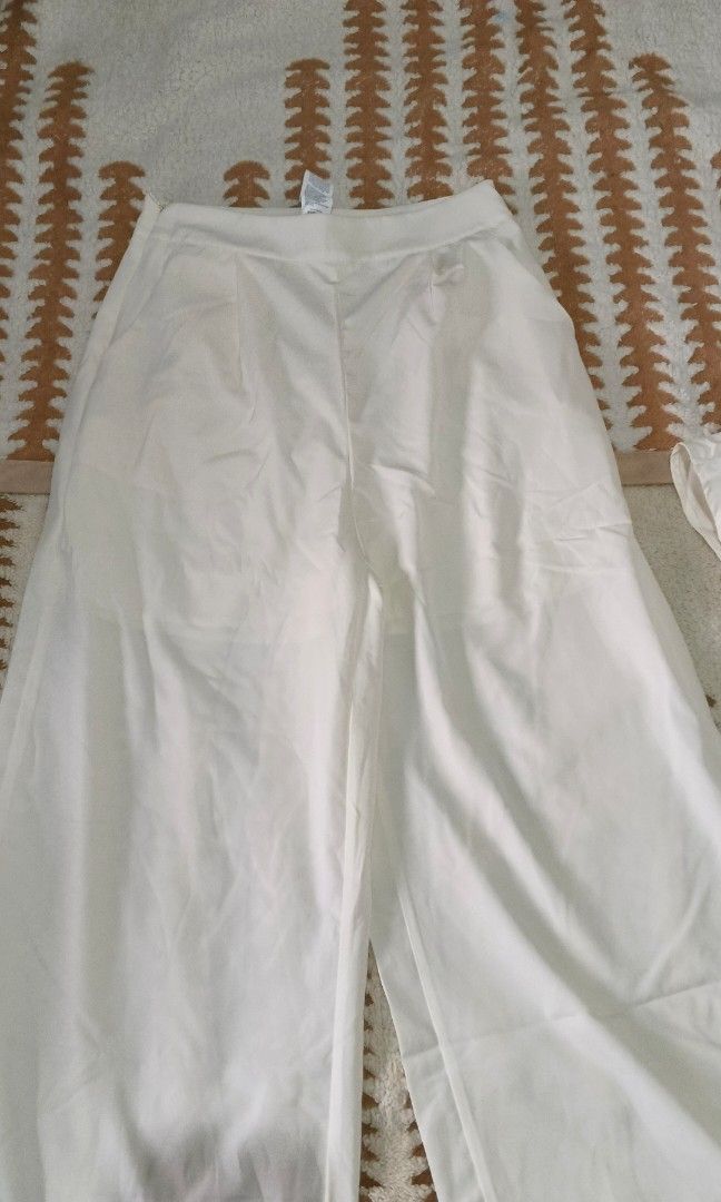 White formal coordinate (Category: Sets or Coordinates) located in Caloocan City. Submitted by swiftearth_9e6540 (Listing ID 1455186457, Image 1). Description: brand new White formal attire.