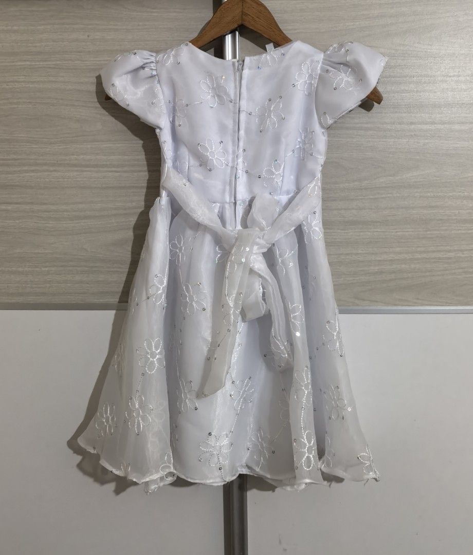 White Gown for Kids | Age: 5 (Category: Babies & Kids Fashion) located in Meycauayan. Submitted by preloved_items_j (Listing ID 1455306961, Image 2). Description: Used only once Size 55 Length 26 inches Shoulder 10 inches Waist 24 inches Chest 26 inches.