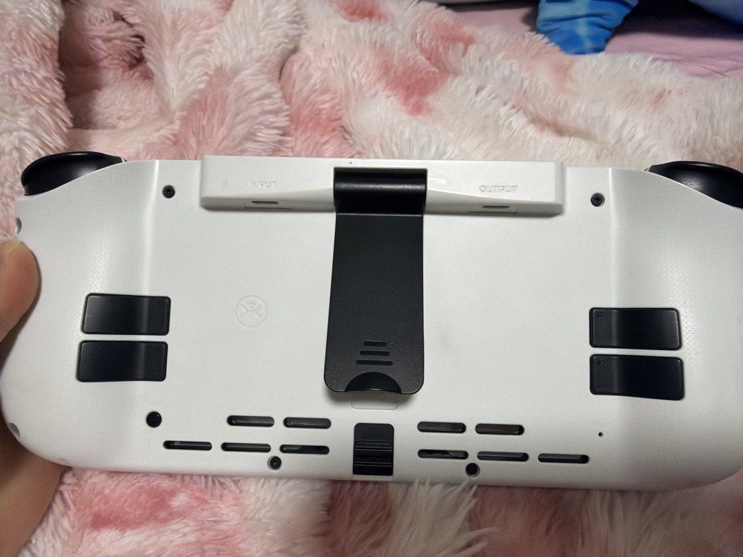White Nitrodeck controller for Switch (Category: Controllers) located in Singapore. Submitted by brightshark-e4d3 (Listing ID 1455246161, Image 2). Description: - Price can negotiate, trade also can - White nitrodeck with minor signs of use - If you want your switch to feel more like a hanheld console/ steamdeck, you can get this for better ergonomics - It fixes stick drift using Hall Effect thumbsticks, reduces lag via a direct USB-C connection,