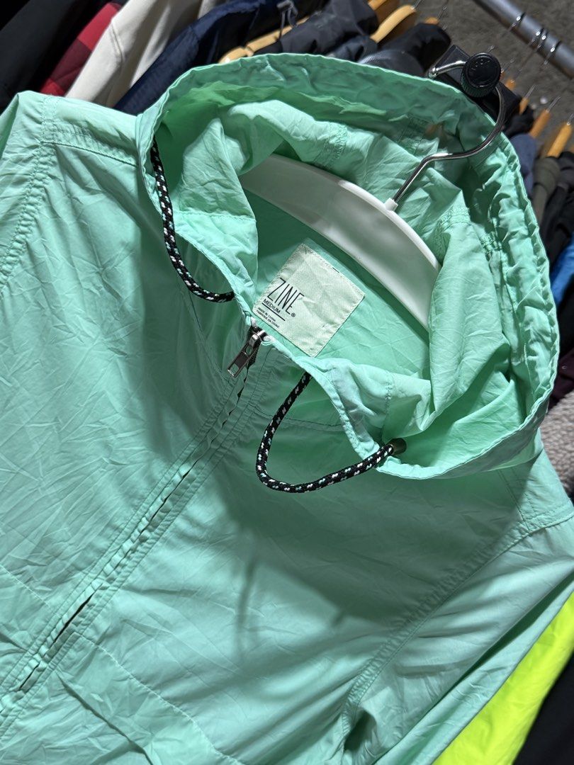Windbreaker (Category: Coats, Jackets and Outerwear) located in Bulacan. Submitted by eman02 (Listing ID 1455238993, Image 3). Description: 💥 REMINDERS: 📢 Thrifted pieces — may have minor flaws, manage expectations 🎨 Colors may vary due to lighting 💳 Payment: GCash / Bank Transfer 📦 Courier: J&T happy Thrifting 🛒😁❤️ “📌 Disclaimer: Hindi po ito affiliated, sponsored, o official product ng anumang brand.”.
