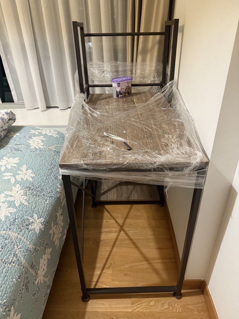 Working Table (Category: Tables & Sets) located in Singapore. Submitted by kk_sing (Listing ID 1455291666, Image 3). Description: 90cm W / 50cm D / 114cm H.