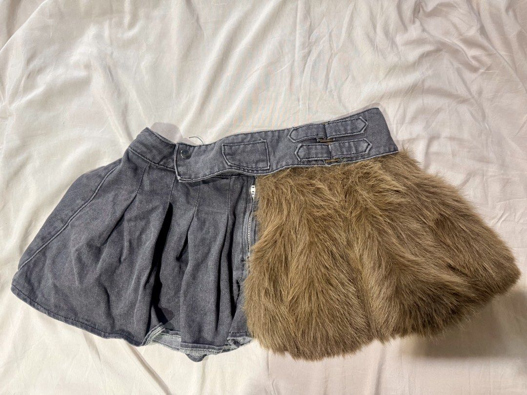 Y2k Fur Low-waisted Mini Skirt (Category: Skirts) located in Quezon City. Submitted by chrollo7 (Listing ID 1455201565, Image 1). Description: - 27-30 waist - never used.