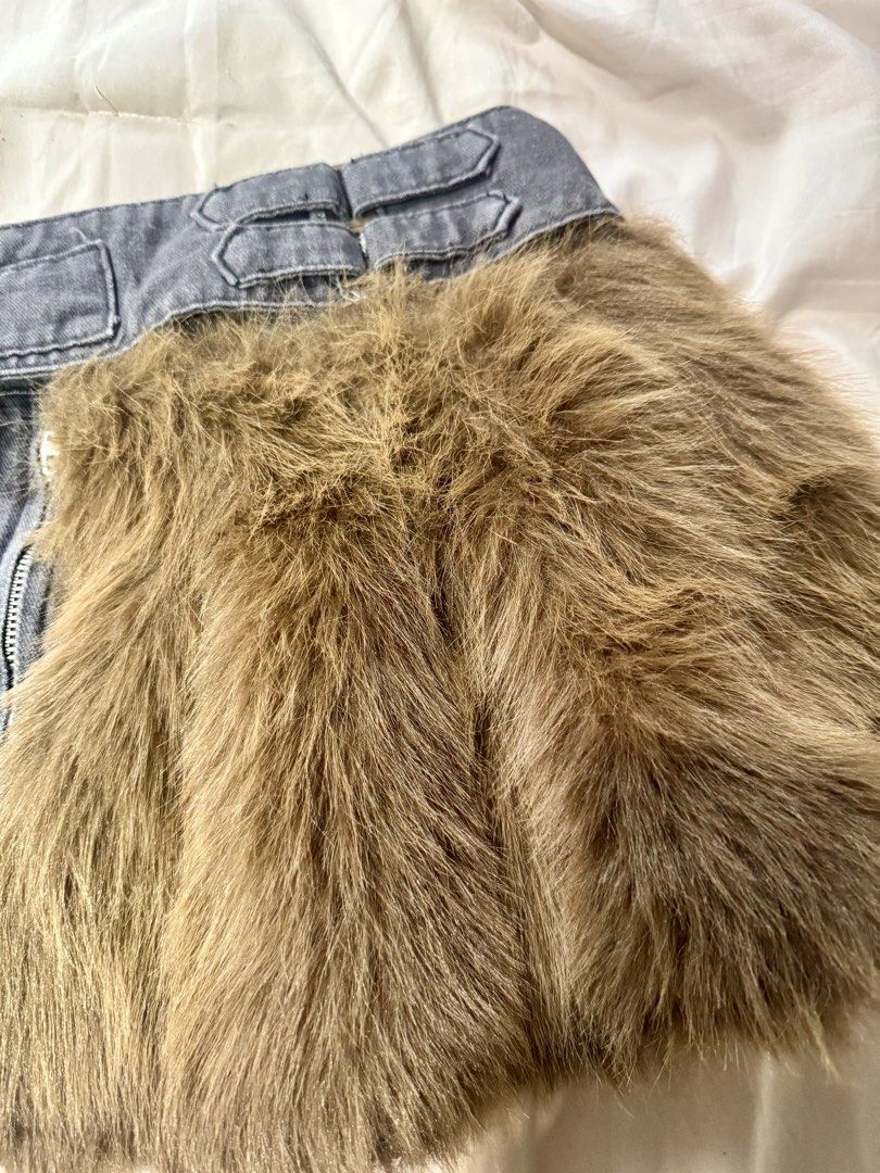 Y2k Fur Low-waisted Mini Skirt (Category: Skirts) located in Quezon City. Submitted by chrollo7 (Listing ID 1455201565, Image 2). Description: - 27-30 waist - never used.