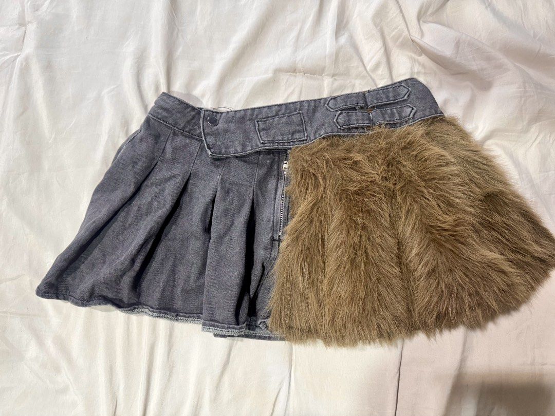 Y2k Fur Low-waisted Mini Skirt (Category: Skirts) located in Quezon City. Submitted by chrollo7 (Listing ID 1455201565, Image 3). Description: - 27-30 waist - never used.