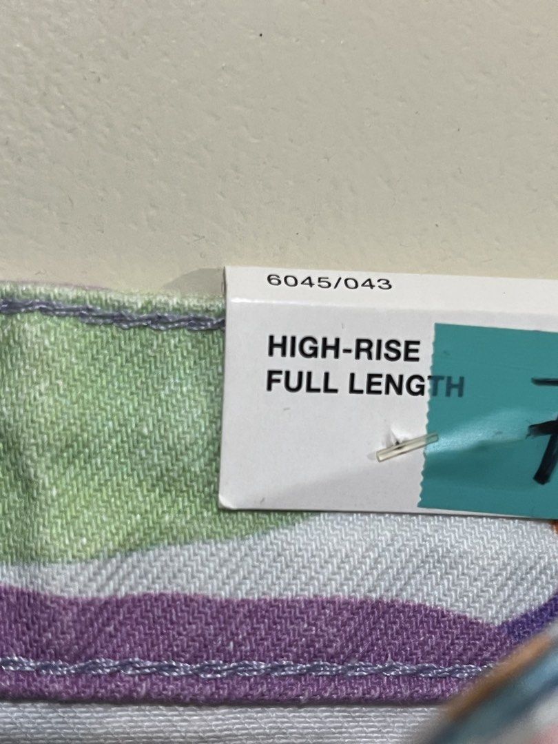 Zara Fun Jeans like Pucci psychedelic print (Category: Jeans) located in Taguig. Submitted by lil.ac (Listing ID 1455302782, Image 3). Description: Brand new No issues Eur 36.