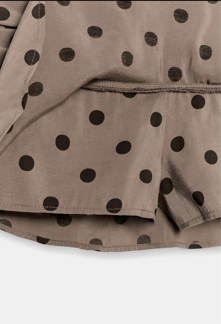 Zara skort (Category: Skirts) located in Davao. Submitted by audstuff (Listing ID 1455283774, Image 3). Description: - Cute brown mini skirt -BNWT AUTH ZARA - Black polka dot pattern - Ruched waistband for a comfortable fit - Ruffled hem for a feminine touch - Lightweight and flowy fabric - Versatile for casual wear, beach trips, or pairing with crop tops/t-shirts.