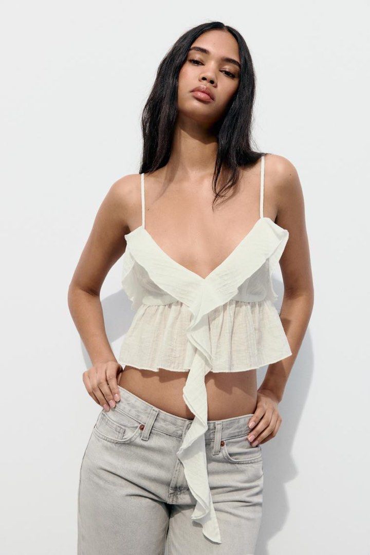 ZARA White Top with Ruffled Detail (Category: Others Tops) located in Manila. Submitted by ccollection_ (Listing ID 1455291973, Image 2). Description: .