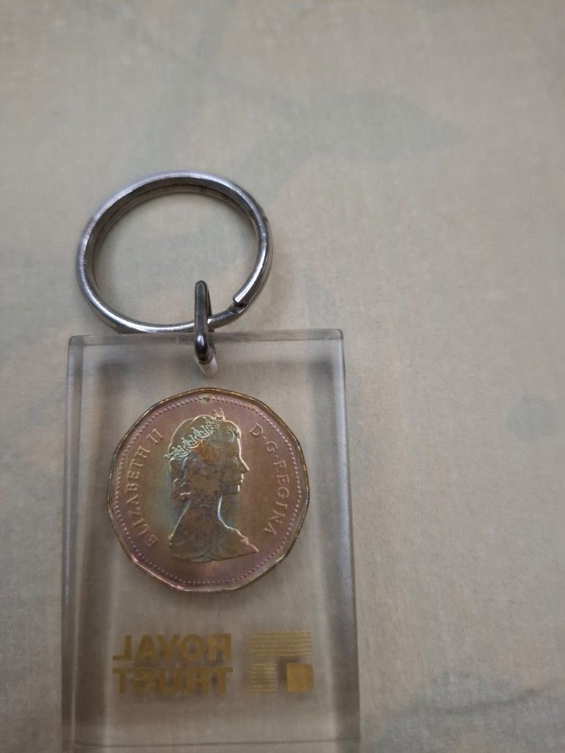 1987 Canada First Loonie One Dollar Coin keychain (Category: Currency) located in Pasig City. Submitted by keekeedee (Listing ID 1455454088, Image 3). Description: RARE QUEEN ELIZABETH II 1987 CANADA DOLLAR COIN GOLD COLOR ROYAL TRUST BANK OF CANADA KEYCHAIN.