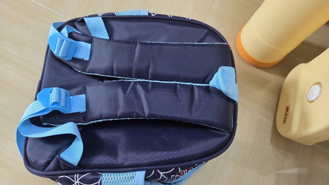 背包 （分類：其他外出用品）位於 Hong Kong。 由 jimtsaita 提交（商品編號 1455359396，圖片 3）。簡介： 外國買的，小孩唔喜歡用，所以平賣給喜歡的小孩用！。