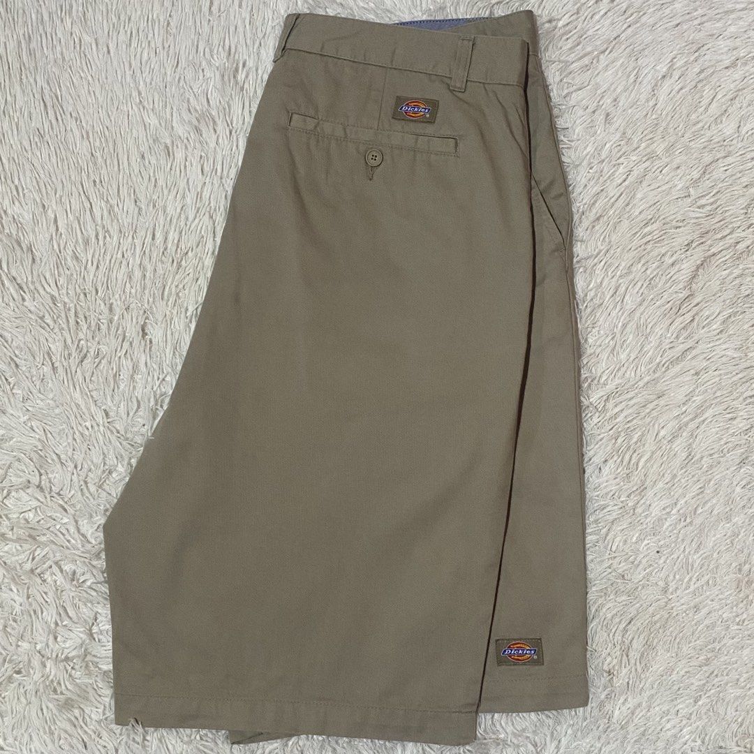 🏷️ DICKIES DOUBLE PATCH (Category: Shorts) located in Pagadian. Submitted by urdripchoice (Listing ID 1455356631, Image 1). Description: 🏷️ DICKIES DOUBLE PATCH Waist: 36 Length: 23.5 Thigh: 14 Leg opening: 12 Issue: unnoticeable stain(back) Color may be vary due to lightning. FRESH FROM LAUNDRY! INFO: - Pagadian City - MOP: Gcash (payment first policy) - MOD: J&T Express.