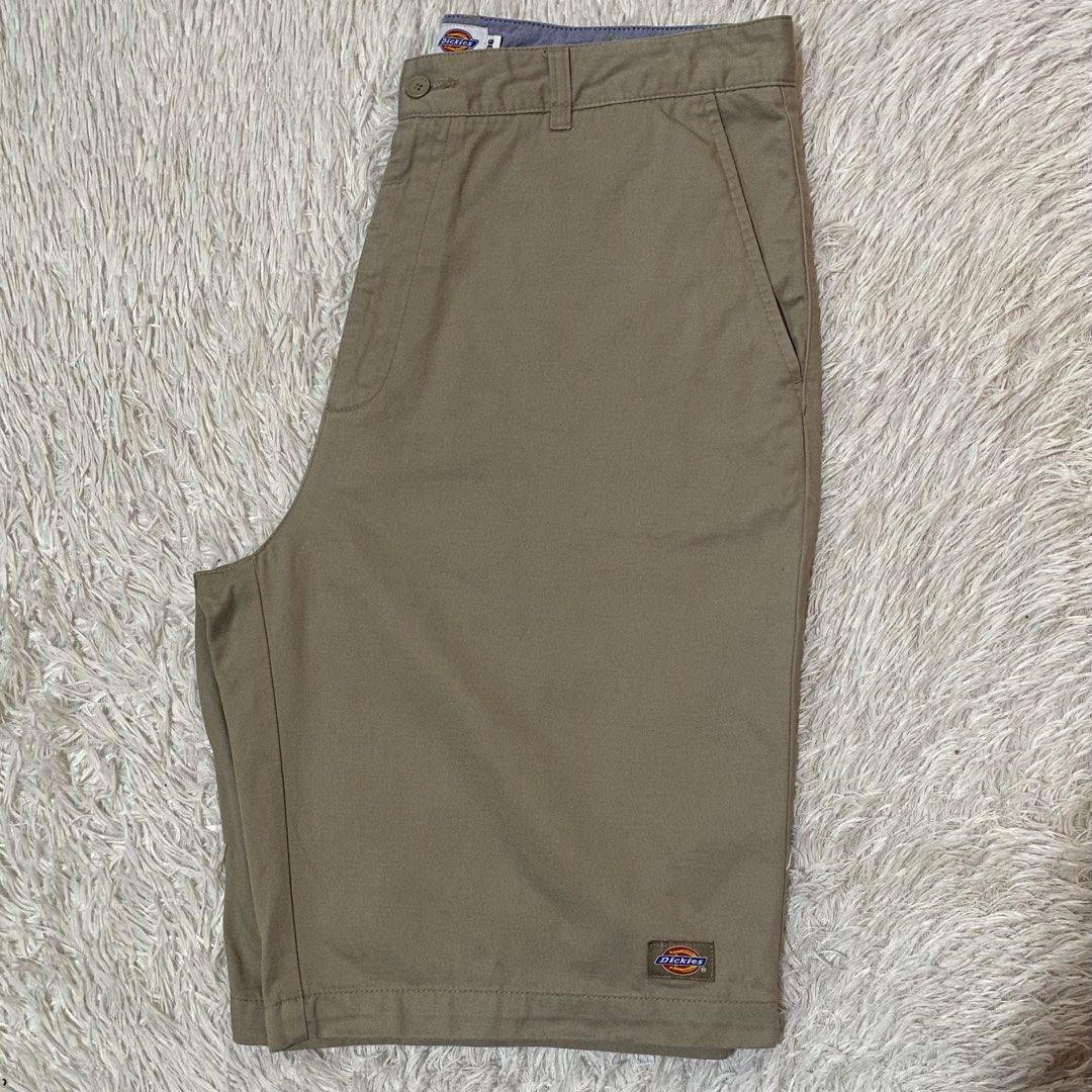 🏷️ DICKIES DOUBLE PATCH (Category: Shorts) located in Pagadian. Submitted by urdripchoice (Listing ID 1455356631, Image 2). Description: 🏷️ DICKIES DOUBLE PATCH Waist: 36 Length: 23.5 Thigh: 14 Leg opening: 12 Issue: unnoticeable stain(back) Color may be vary due to lightning. FRESH FROM LAUNDRY! INFO: - Pagadian City - MOP: Gcash (payment first policy) - MOD: J&T Express.