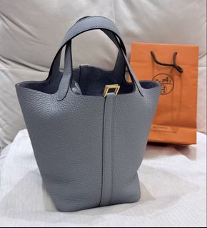 （分類：）位於 。 由 bellize.luxury 提交（商品編號 1455490441，圖片 1）。簡介： 。