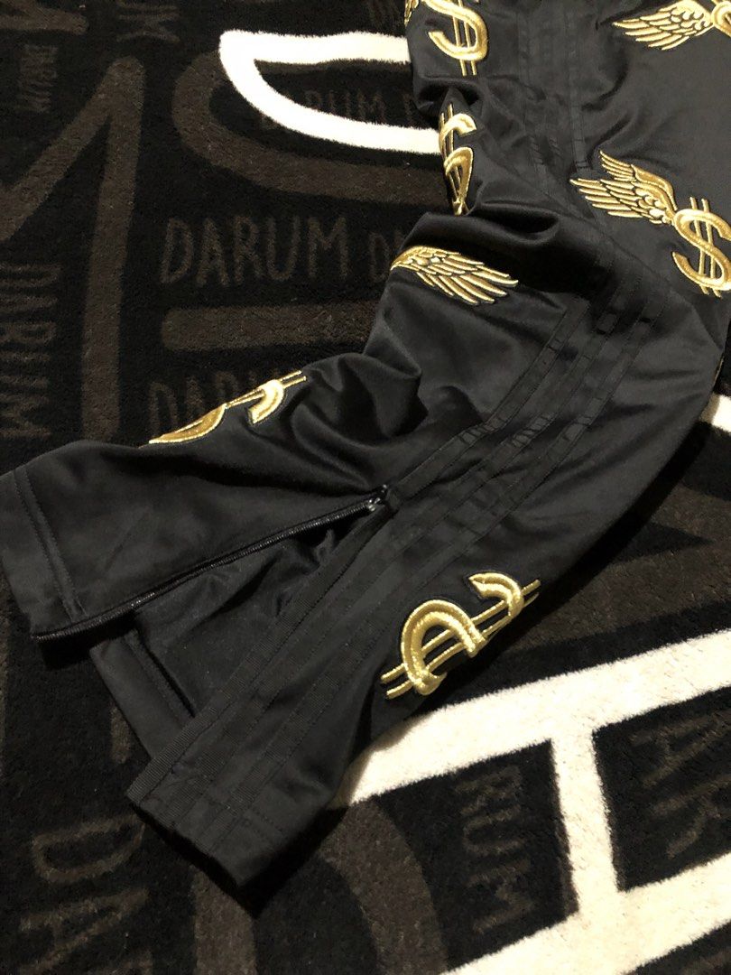 Addidas x jeremy scott (Category: Activewear) located in Caloocan City. Submitted by liveforest_e7a9e6 (Listing ID 1455412561, Image 3). Description: Bnew with hang tag.