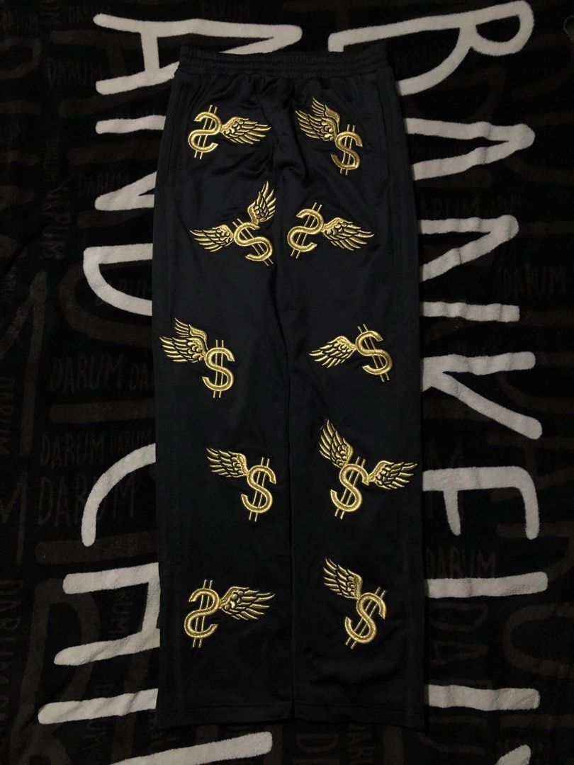 Addidas x jeremy scott (Category: Activewear) located in Caloocan City. Submitted by liveforest_e7a9e6 (Listing ID 1455412561, Image 1). Description: Bnew with hang tag.