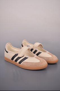 (Category: ) located in . Submitted by outletshoes (Listing ID 1455411876, Image 1). Description: .