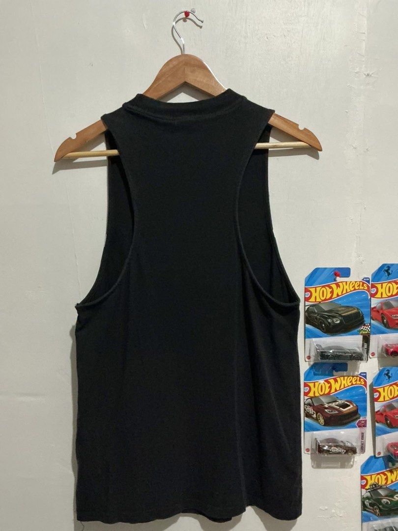 adidas sando (Category: Activewear) located in Digos. Submitted by ken18_hawk (Listing ID 1455447526, Image 2). Description: adidas tank top 18x27 size M on tag no issue good condition dm to purchase.