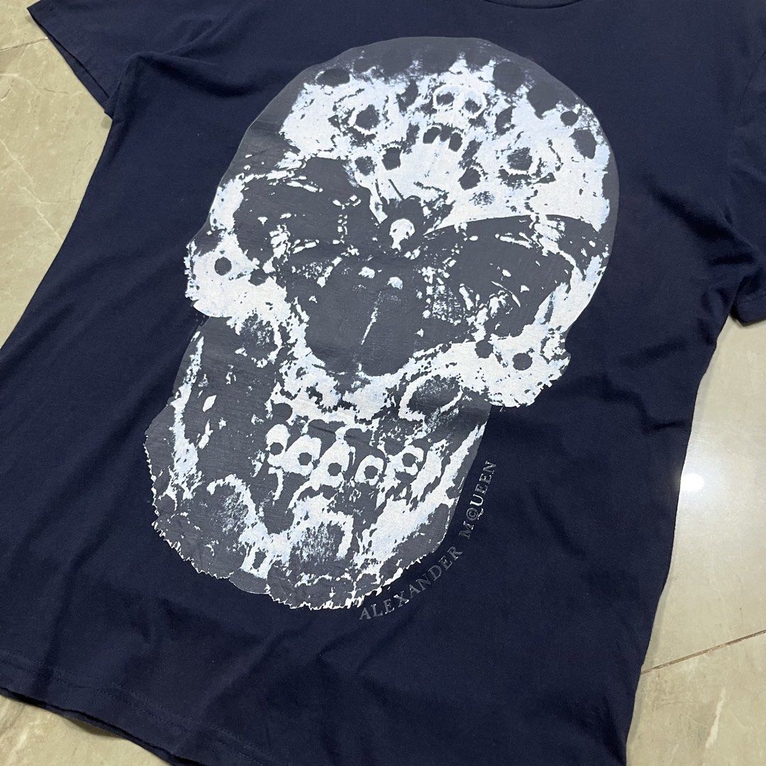 ALEXANDER MCQUEEN BUTTERFLY SKULL SHIRT (Category: Luxury Apparel) located in Marikina City. Submitted by arniejane23 (Listing ID 1455371985, Image 2). Description: ALEXANDER MCQUEEN BUTTERFLY SKULL SHIRT SIZE M ON TAG DIMENSION width - 21.5 length - 27.5 NO ISSUE/NO FLAWS EXCELLENT CONDITION!! 📩📩📩.