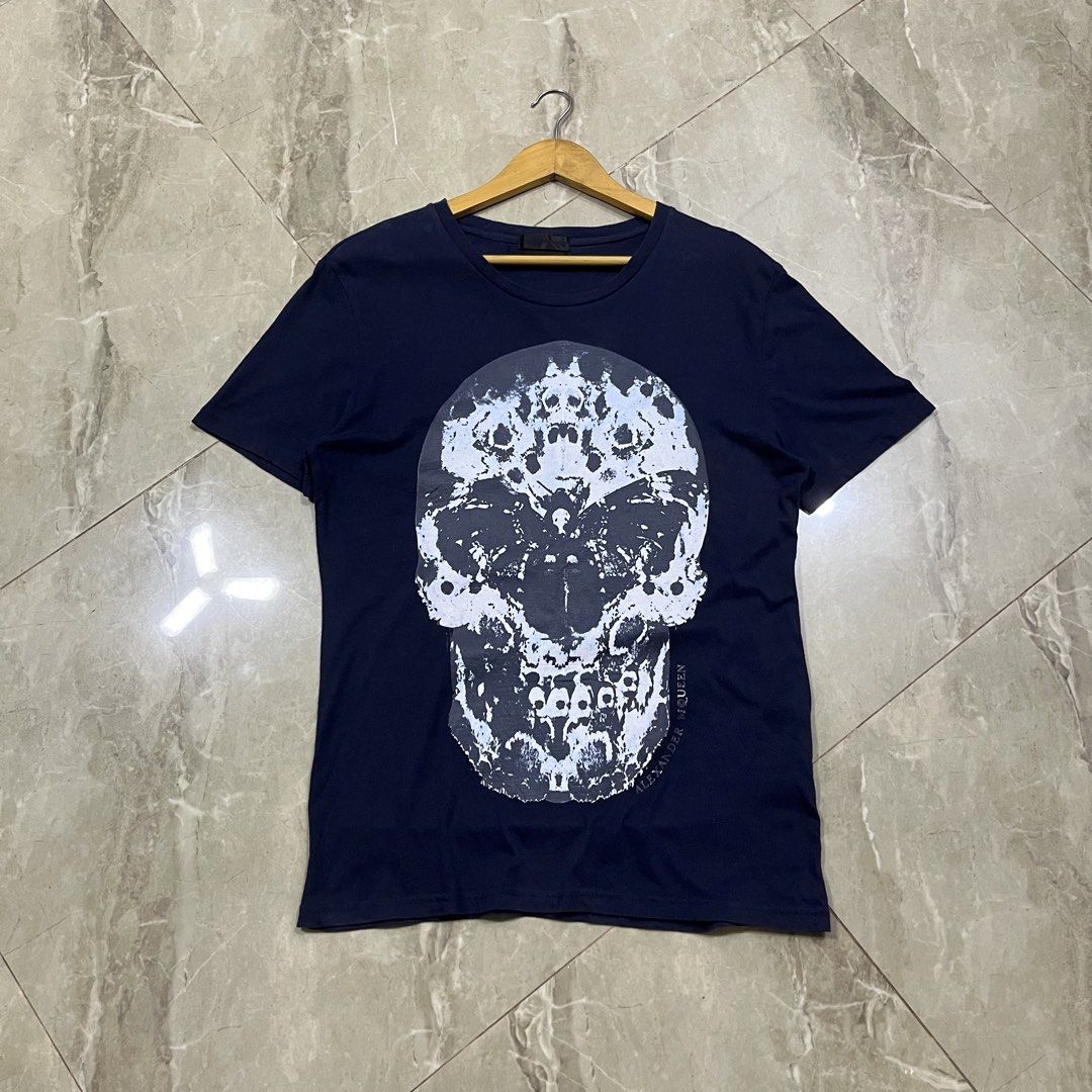 ALEXANDER MCQUEEN BUTTERFLY SKULL SHIRT (Category: Luxury Apparel) located in Marikina City. Submitted by arniejane23 (Listing ID 1455371985, Image 1). Description: ALEXANDER MCQUEEN BUTTERFLY SKULL SHIRT SIZE M ON TAG DIMENSION width - 21.5 length - 27.5 NO ISSUE/NO FLAWS EXCELLENT CONDITION!! 📩📩📩.