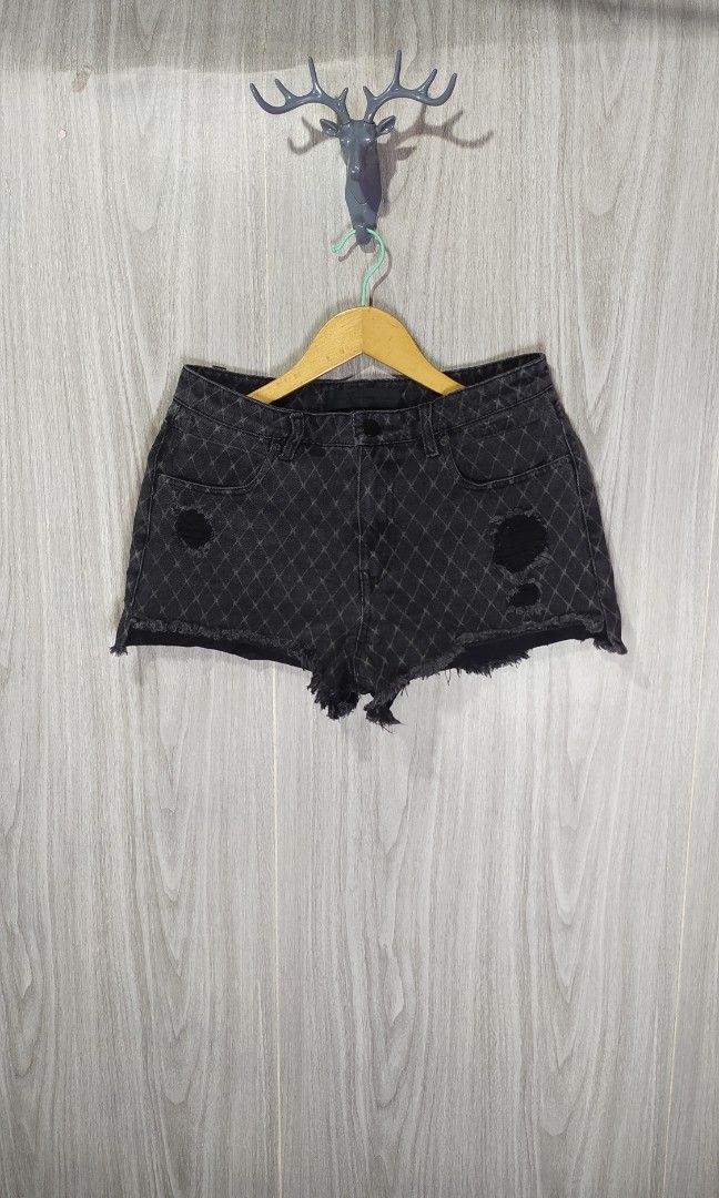 Alexander Wang Quilted Denim Shorts (Category: Shorts) located in Naga. Submitted by secondspinv2 (Listing ID 1455358769, Image 1). Description: Alexander Wang Quilted Denim Shorts ✅Size: L ✅Waist: 28 ✅Length: 12 ✅Color Rate: 9.5/10 ✅No Issue ✅Need Wash ✅Location: Bicol Naga City, Camarines Sur ✅Courier: J&T Express/Flash Express ✅MOP: Gcash only.