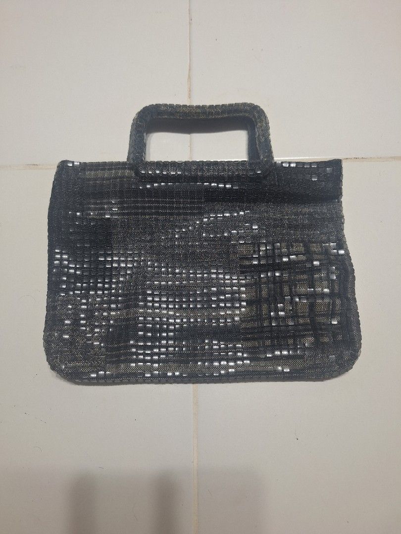 Amy gram grey bag (Category: Purses & Pouches) located in Las Pinas. Submitted by second.founds (Listing ID 1455395720, Image 1). Description: Amy gram grey bag - 12.5 inches by 9 inches -What you see is what you get. -Lightly used -Mop: gcash / bdo -courier: ggx.