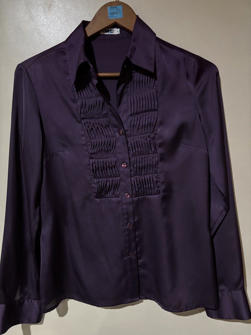 [Arrow] Silk Purple Button-up Blouse (Category: Blouses) located in Pasig City. Submitted by kitcatss (Listing ID 1340086995, Image 1). Description: 🍇Purple Office Blouse 🍇 Size: Medium on tag (best fits on size small or medium) Brand: Arrow *original/ personal buy *no major flaws/ only marked initials on tag *soft silk texture MOP: gcash/ paymaya MOD: j&t/ lalamove (sf shoulder by buyer) Rfs: decluttering (no longer worn).