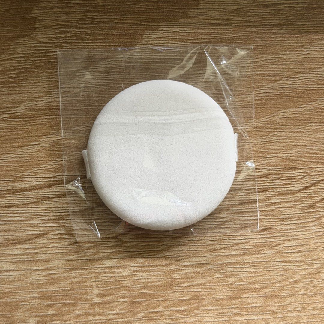 Authentic Chanel Beauty Powder Sponge Puff (Category: Makeup) located in Malabon City. Submitted by immaneedspace (Listing ID 1455391321, Image 2). Description: .