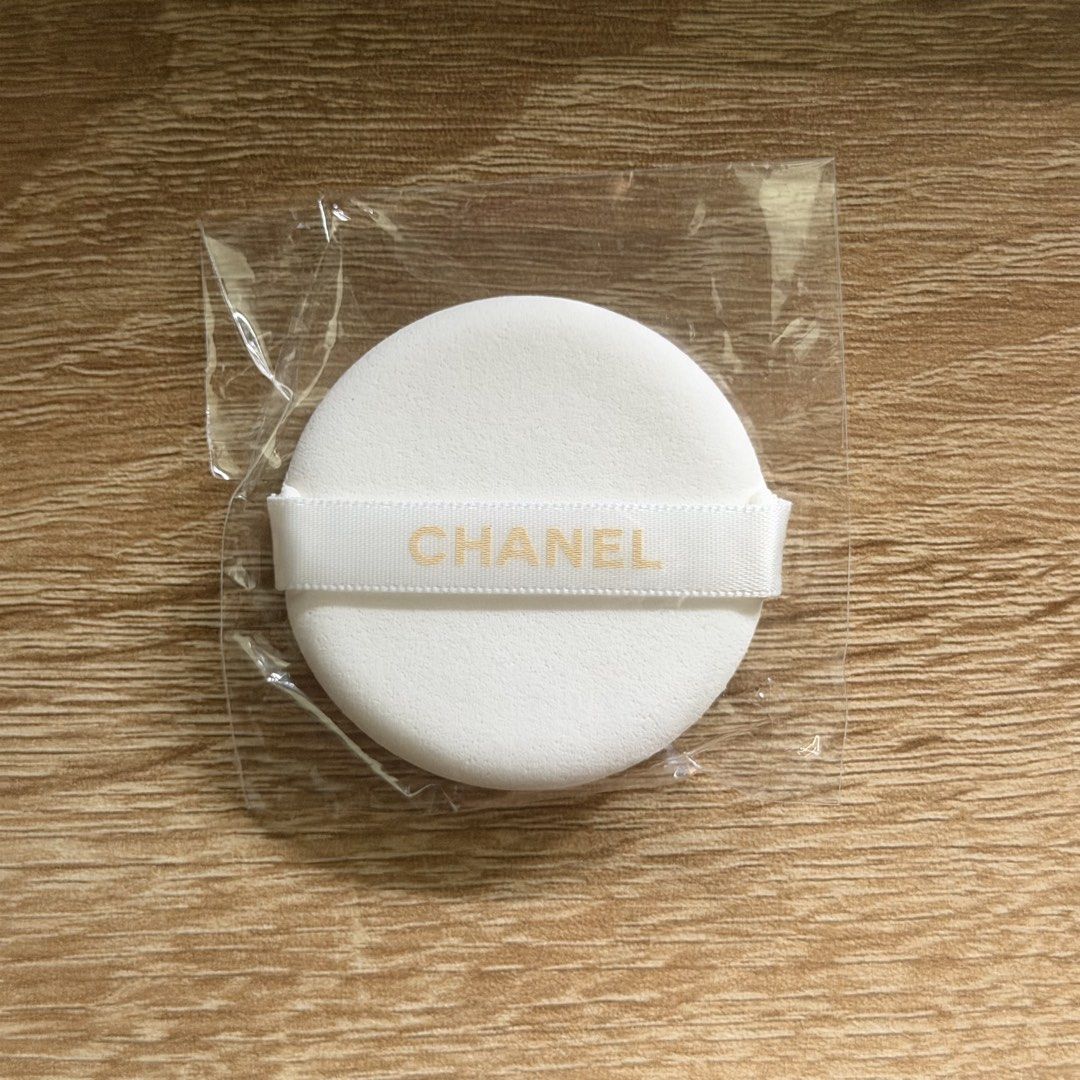 Authentic Chanel Beauty Powder Sponge Puff (Category: Makeup) located in Malabon City. Submitted by immaneedspace (Listing ID 1455391321, Image 1). Description: .