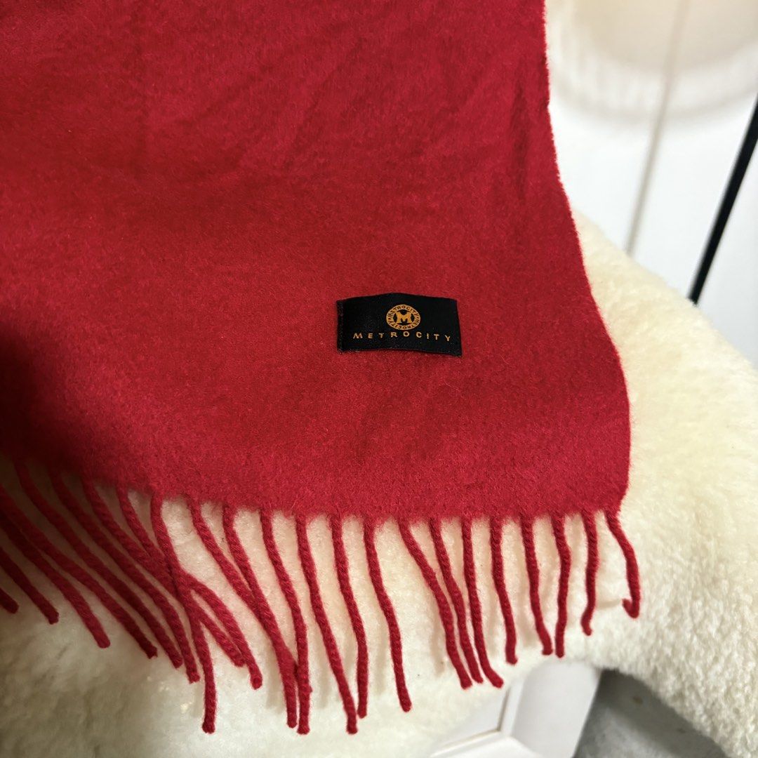 Authentic Metro City Japan Red Long Wool Scarf (Category: Scarves) located in Binangonan. Submitted by makoleksyon (Listing ID 1455473439, Image 3). Description: Excellent condition Like new No flaws Bought in Japan 💯% Authentic Money back guarantee .