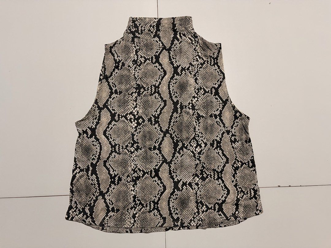 Babaton Pyton Print Top (Category: Sleeveless) located in Santa Rosa. Submitted by vicchamp (Listing ID 1455428819, Image 1). Description: .